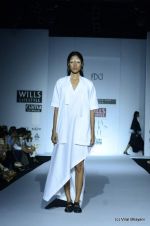 Model walk the ramp for Kallol Datta Show at Wills Lifestyle India Fashion Week 2012 day 4 on 9th Oct 2012 (81).JPG
